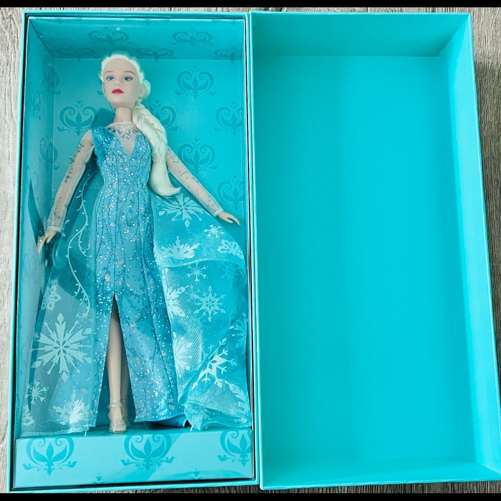 Brand new Queen Elsa Collectible doll limited edition